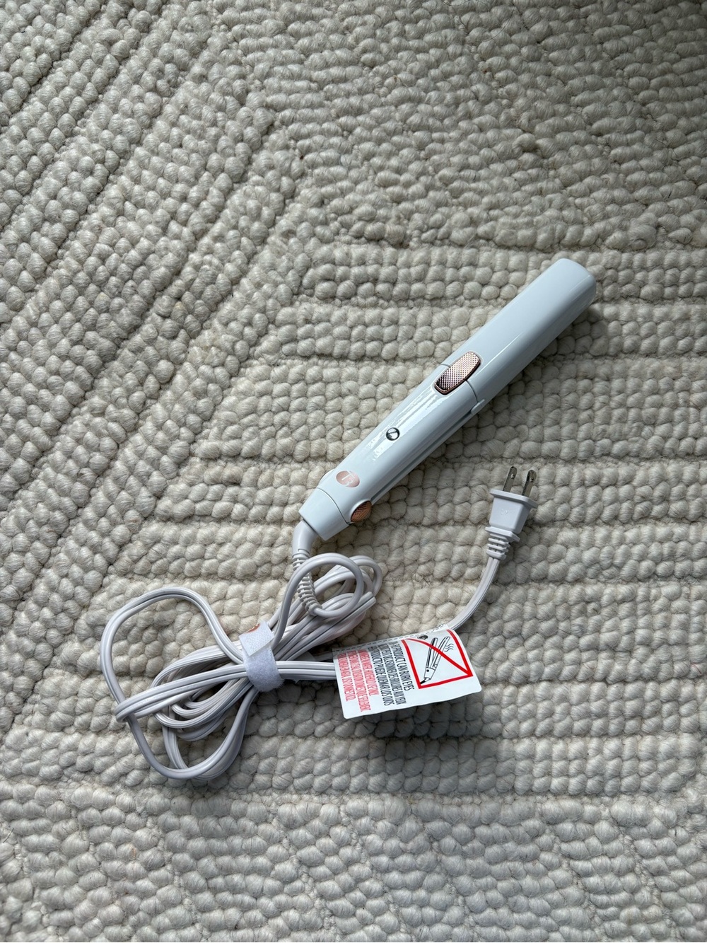T3 SinglePass Compact Travel Styling Flat Iron with Cap